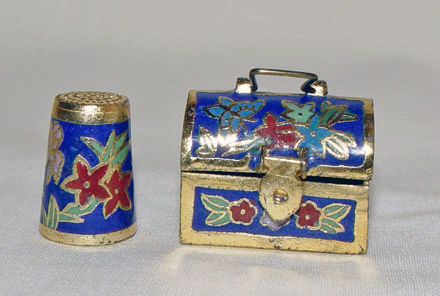 Picture of Thimble flowers with case
